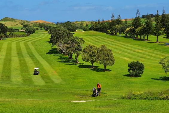 Golf at Northern Wairoa Golf Club