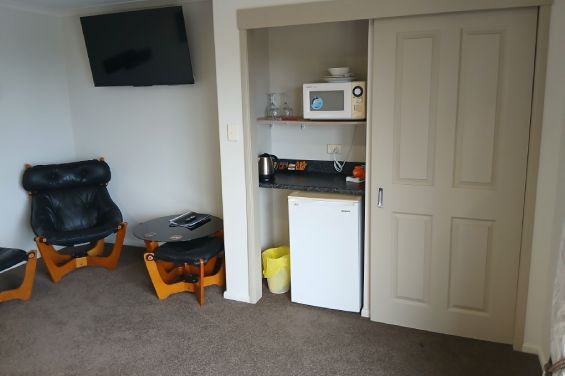 The Tasman Suite - kitchenette