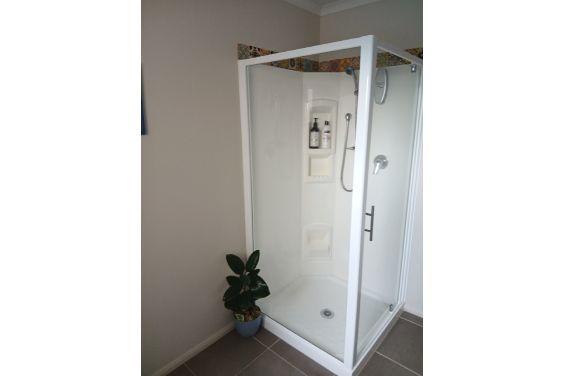The Tasman Suite - shower