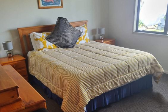 The Sunrise Room - king-size bed